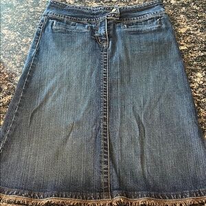 Classic Denim Skirt cabi size 4 super cute in great condition.
